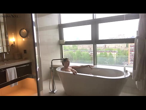❤️ Tremendous nwa ọhụrụ mmasị jerking anya ọtụ ya n'ime ụlọ ịwụ ahụ ❌ Mmekọahụ ❌️❤